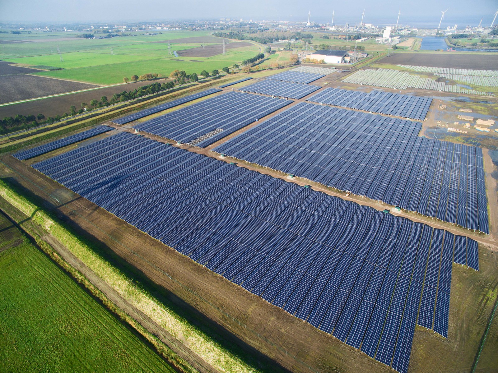 Lower Electricity Tariffs: A Dutch Solar Power Initiative Lower Electricity Tariffs: A Dutch Solar Power Initiative