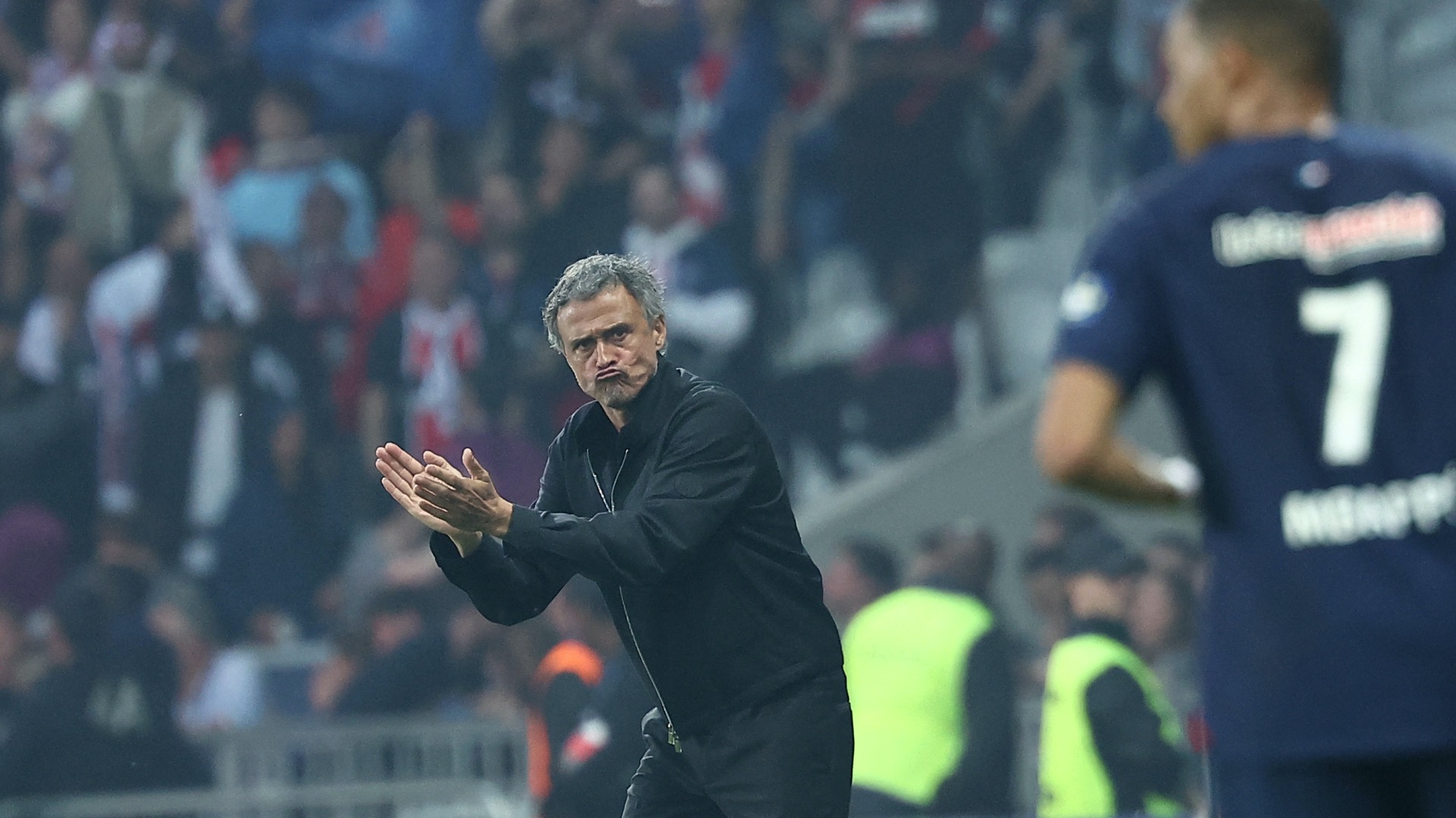 Luis Enrique I Tregon Derën Pesë Yjeve Të PSG-së Luis Enrique I Tregon Derën Pesë Yjeve Të PSG-së