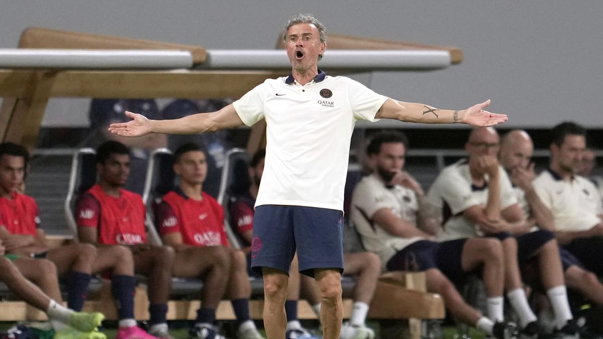 Luis Enrique Largoi Pesë Yje Nga PSG Luis Enrique Largoi Pesë Yje Nga PSG