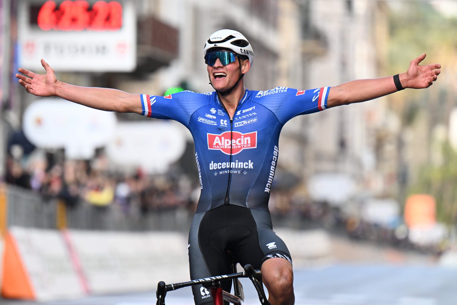 Milan-San Remo 2024: Van Der Poel Triumphs Over Pogacar Milan-San Remo 2024: Van Der Poel Triumphs Over Pogacar