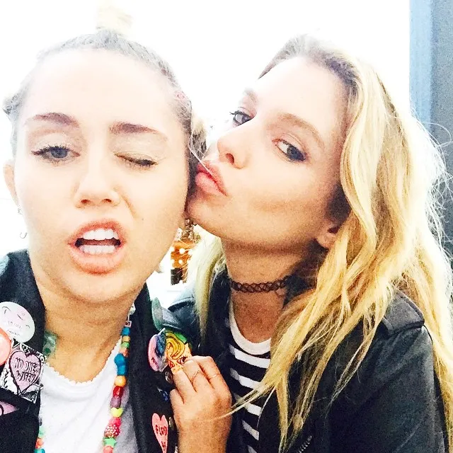 Miley Cyrus Dan Perjalanan Busana: Dari Disney Hingga Kini Miley Cyrus Dan Perjalanan Busana: Dari Disney Hingga Kini