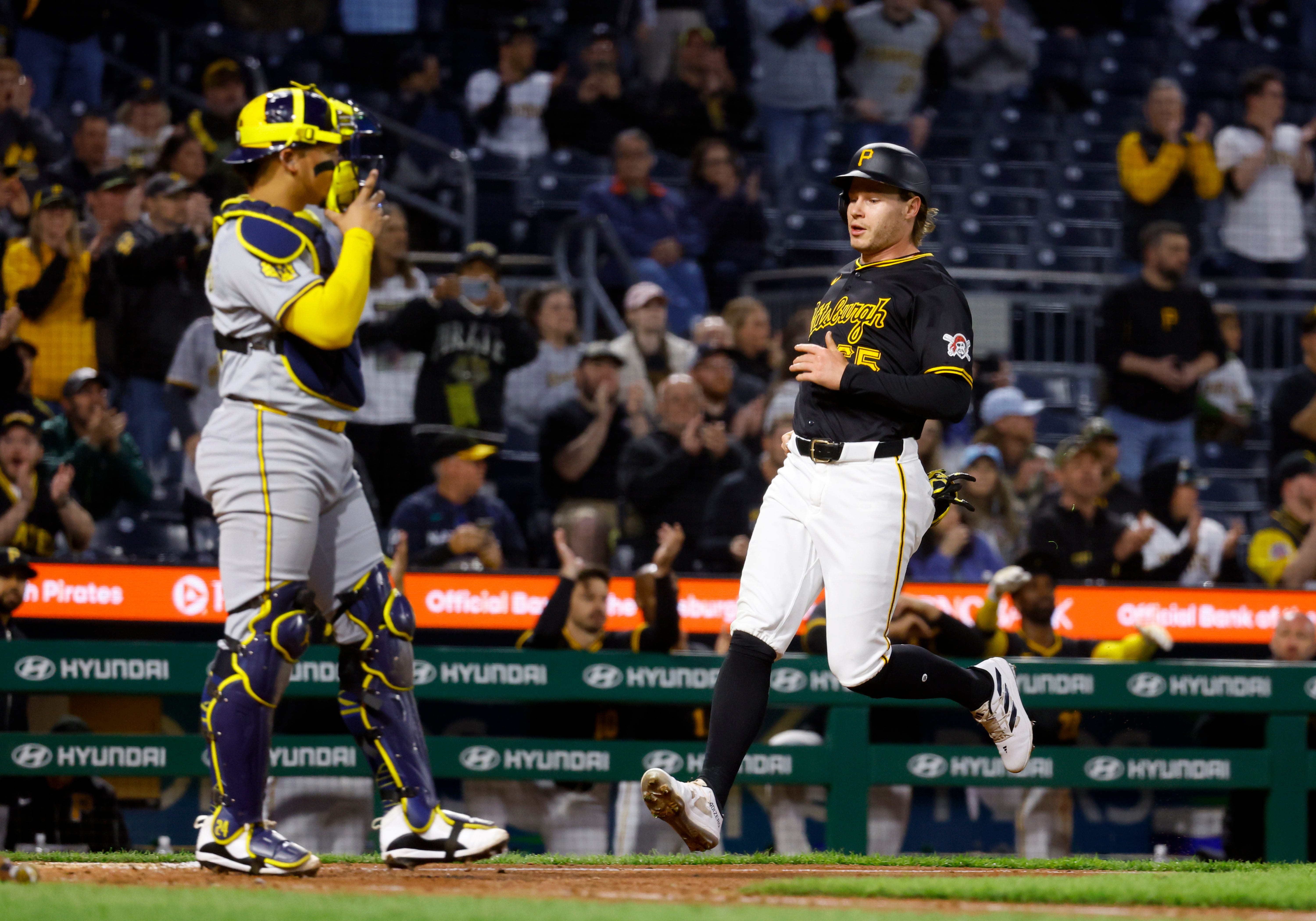 Milwaukee Brewers' Record-Breaking Nine Stolen Bases In Four Innings Milwaukee Brewers' Record-Breaking Nine Stolen Bases In Four Innings