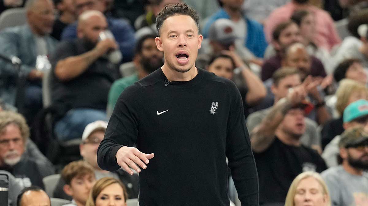 Mitch Johnson: Le Nouveau Coach Principal Des Spurs Après Le Départ De Popovich Mitch Johnson: Le Nouveau Coach Principal Des Spurs Après Le Départ De Popovich