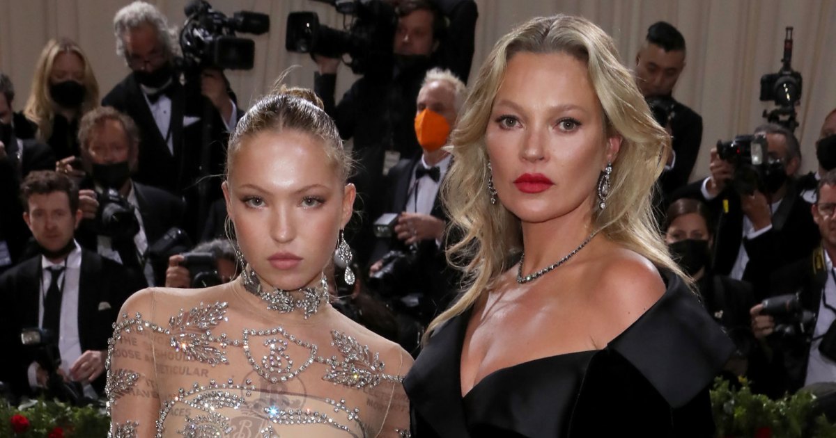 Mother And Daughter Duo Kate And Lila Moss Shine In Identical LBDs At LFW Mother And Daughter Duo Kate And Lila Moss Shine In Identical LBDs At LFW
