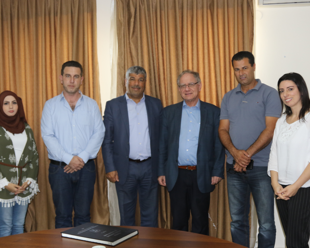 مقاومة الجدار والاستيطان: تسريع وتيرة الاستيطان في 13 حيًّا فلسطينيًا