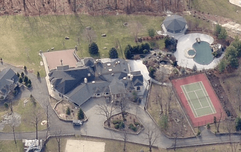 MTV Cribs: A Tour Of Extravagant Mansions MTV Cribs: A Tour Of Extravagant Mansions