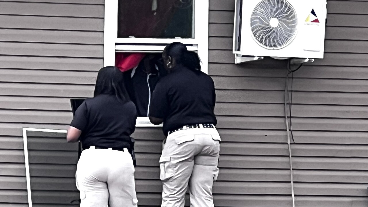 Multiple Car Break-ins Reported At Elizabeth City Apartment Complexes Multiple Car Break-ins Reported At Elizabeth City Apartment Complexes