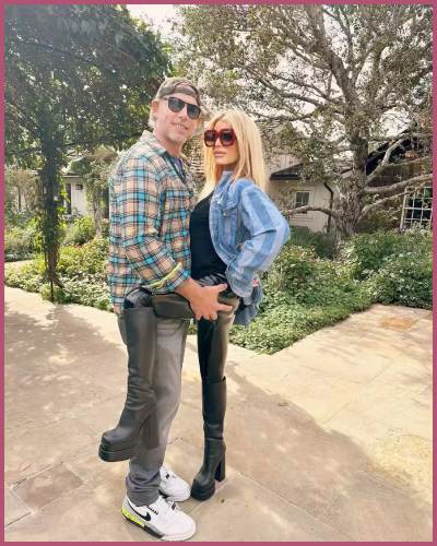 Navigating Divorce: Jessica Simpson's Emotional Journey Navigating Divorce: Jessica Simpson's Emotional Journey