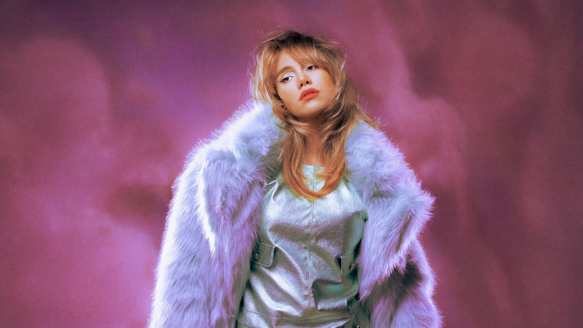 New Music: Suki Waterhouse Unveils New Music: Suki Waterhouse Unveils
