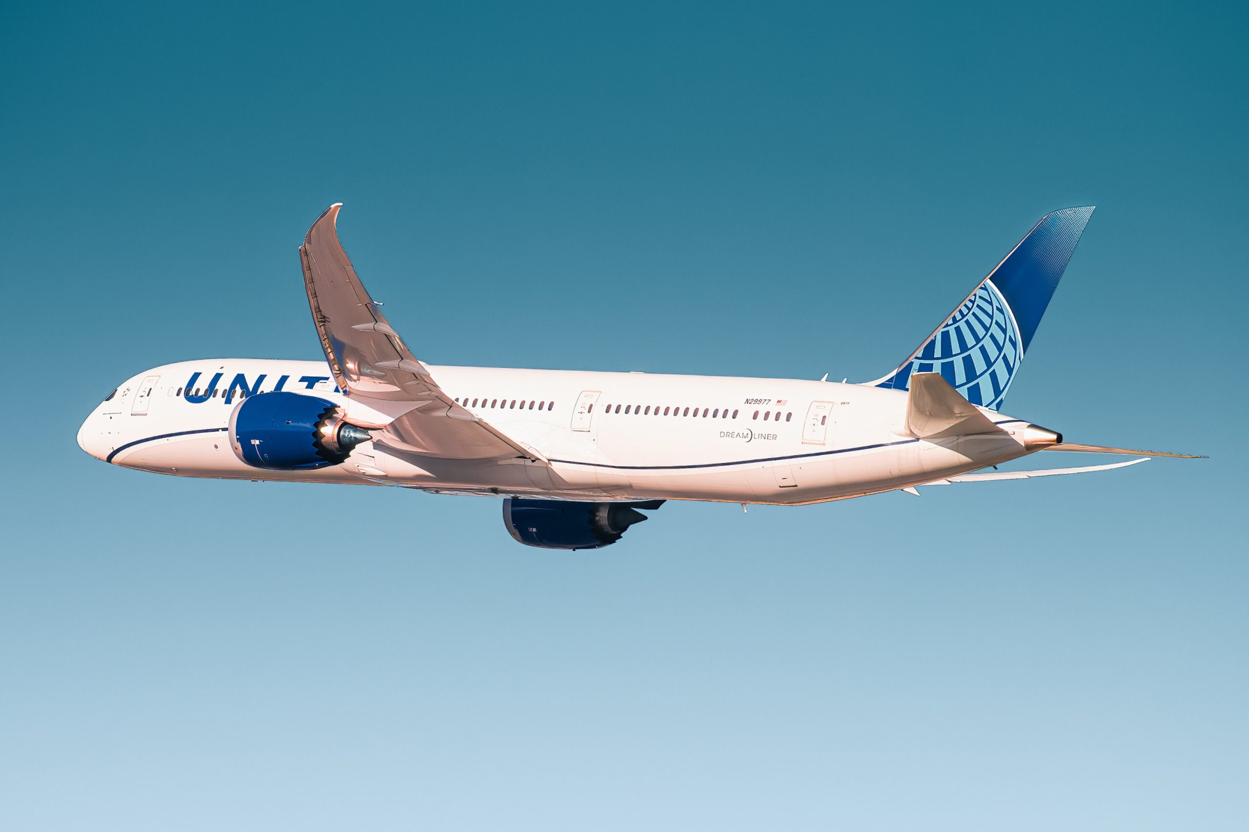 Newark Airport Flight Disruptions: United Airlines Cancellations Following FAA Walkout Newark Airport Flight Disruptions: United Airlines Cancellations Following FAA Walkout