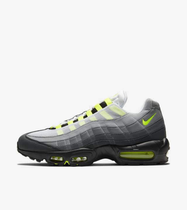 Nike Air Max 95 OG Big Bubble Triple Black & Wolf Gray HM8755-001: A Detailed Review Nike Air Max 95 OG Big Bubble Triple Black & Wolf Gray HM8755-001: A Detailed Review