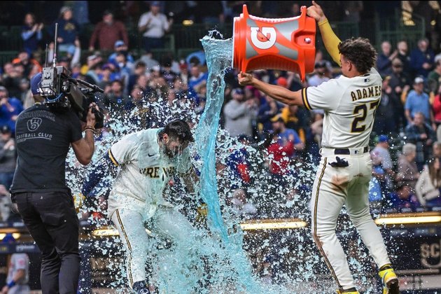 Ninth Inning Drama: Diamondbacks Defeat Brewers With Walk-Off Win Ninth Inning Drama: Diamondbacks Defeat Brewers With Walk-Off Win