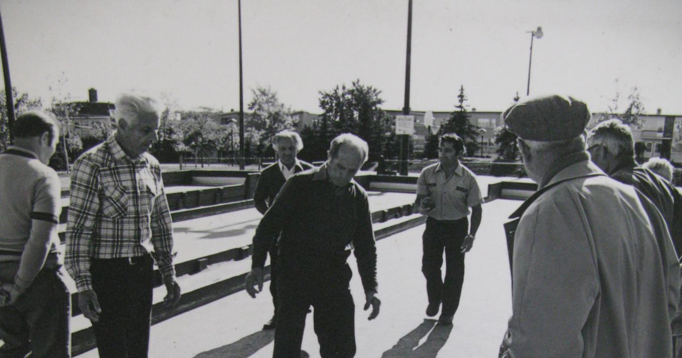 [Nom De La Ville]:  Un Voyage Architectural À Travers La Petite Italie De L'Ouest