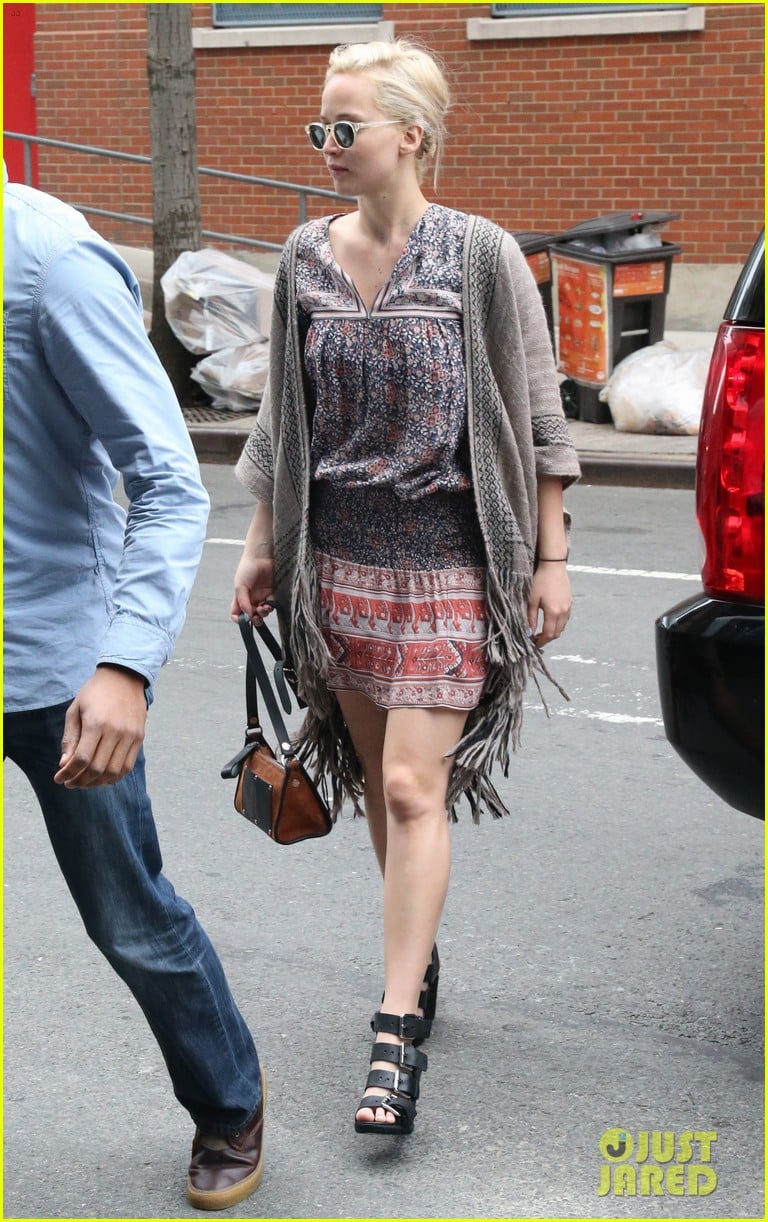 NYC Spotting: Jennifer Lawrence Shows Off Pregnancy NYC Spotting: Jennifer Lawrence Shows Off Pregnancy