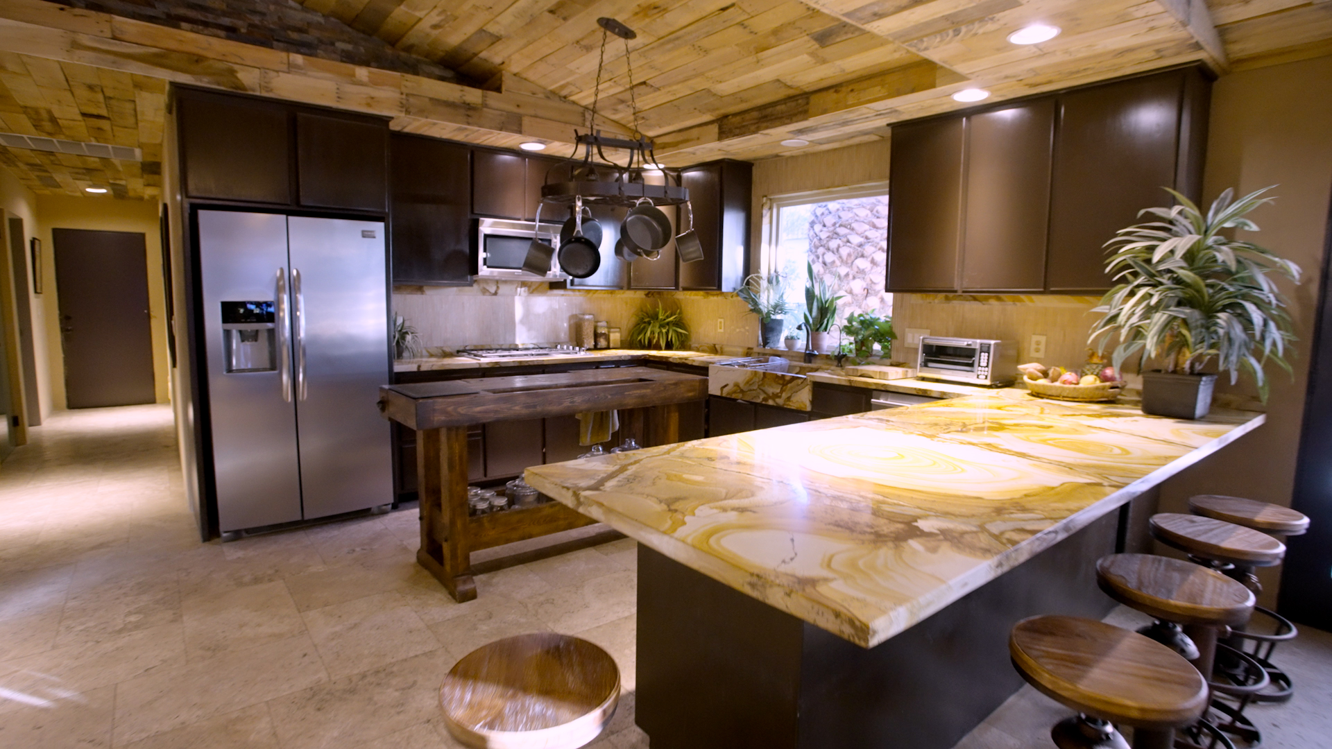 Oceanfront Paradise: MTV Cribs' Beach House Collection Oceanfront Paradise: MTV Cribs' Beach House Collection