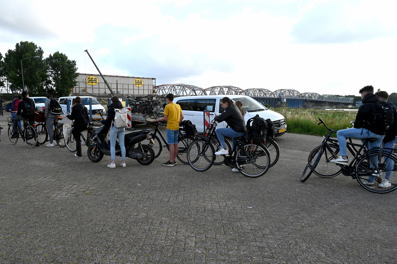 Oplossing Gezocht: Lange Wachttijden Enexis Voor Limburgse Bedrijven Oplossing Gezocht: Lange Wachttijden Enexis Voor Limburgse Bedrijven