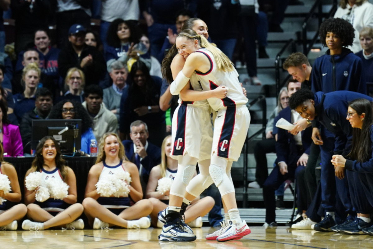 Paige Bueckers' WNBA Debut: A City's Tribute Paige Bueckers' WNBA Debut: A City's Tribute