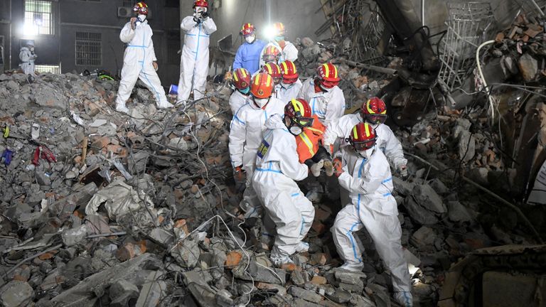 Partial Collapse Of Historic Chinese Tower Leaves Tourists In Peril Partial Collapse Of Historic Chinese Tower Leaves Tourists In Peril