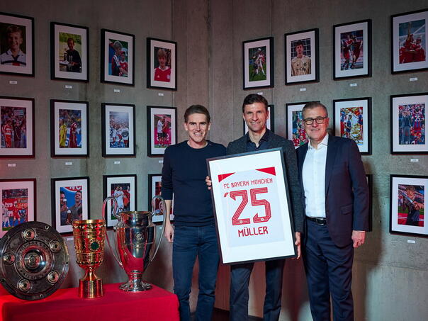 Po 25 Rokoch: Thomas Müller Sa Lúči S Bayernom Mníchov Po 25 Rokoch: Thomas Müller Sa Lúči S Bayernom Mníchov