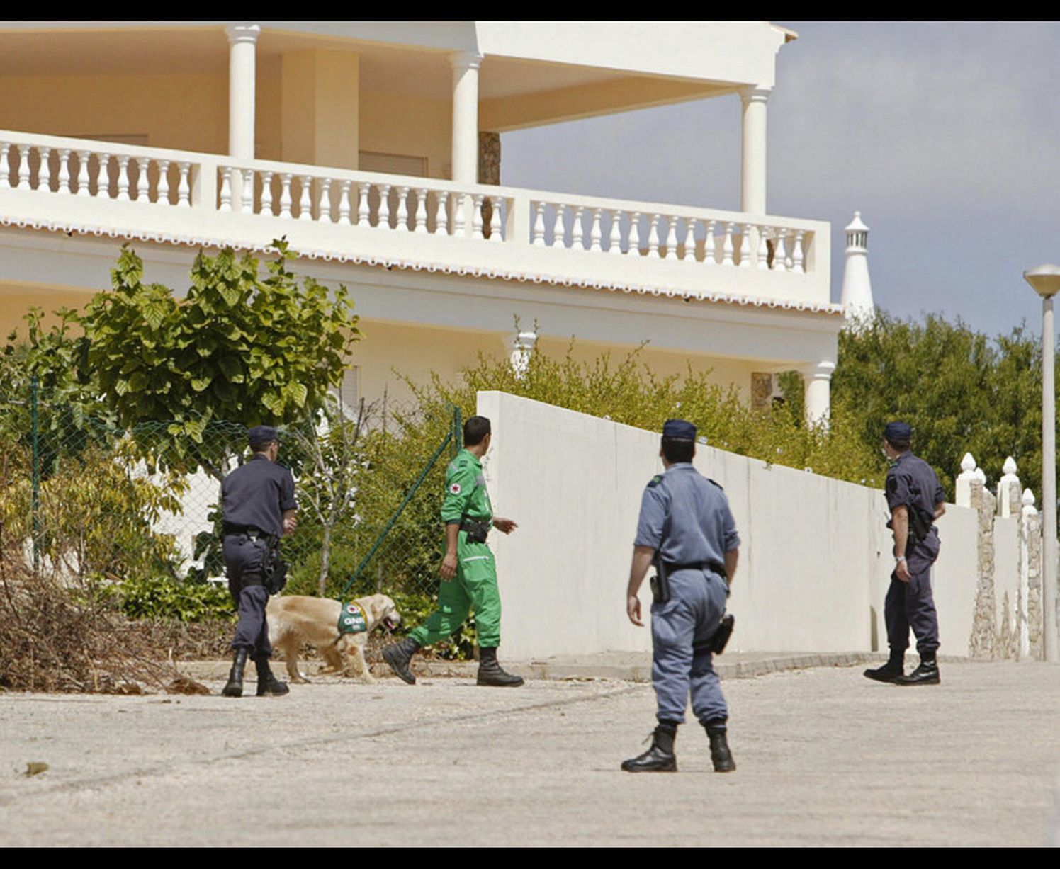Polícia Britânica Prende Mulher Que Alega Ser Madeleine McCann Polícia Britânica Prende Mulher Que Alega Ser Madeleine McCann