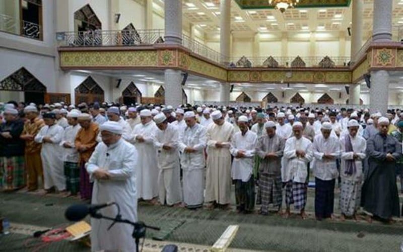 Polresta Balikpapan: Kasatlantas Baru, AKP Djauhari, Menjadi Imam Sholat Subuh Polresta Balikpapan: Kasatlantas Baru, AKP Djauhari, Menjadi Imam Sholat Subuh