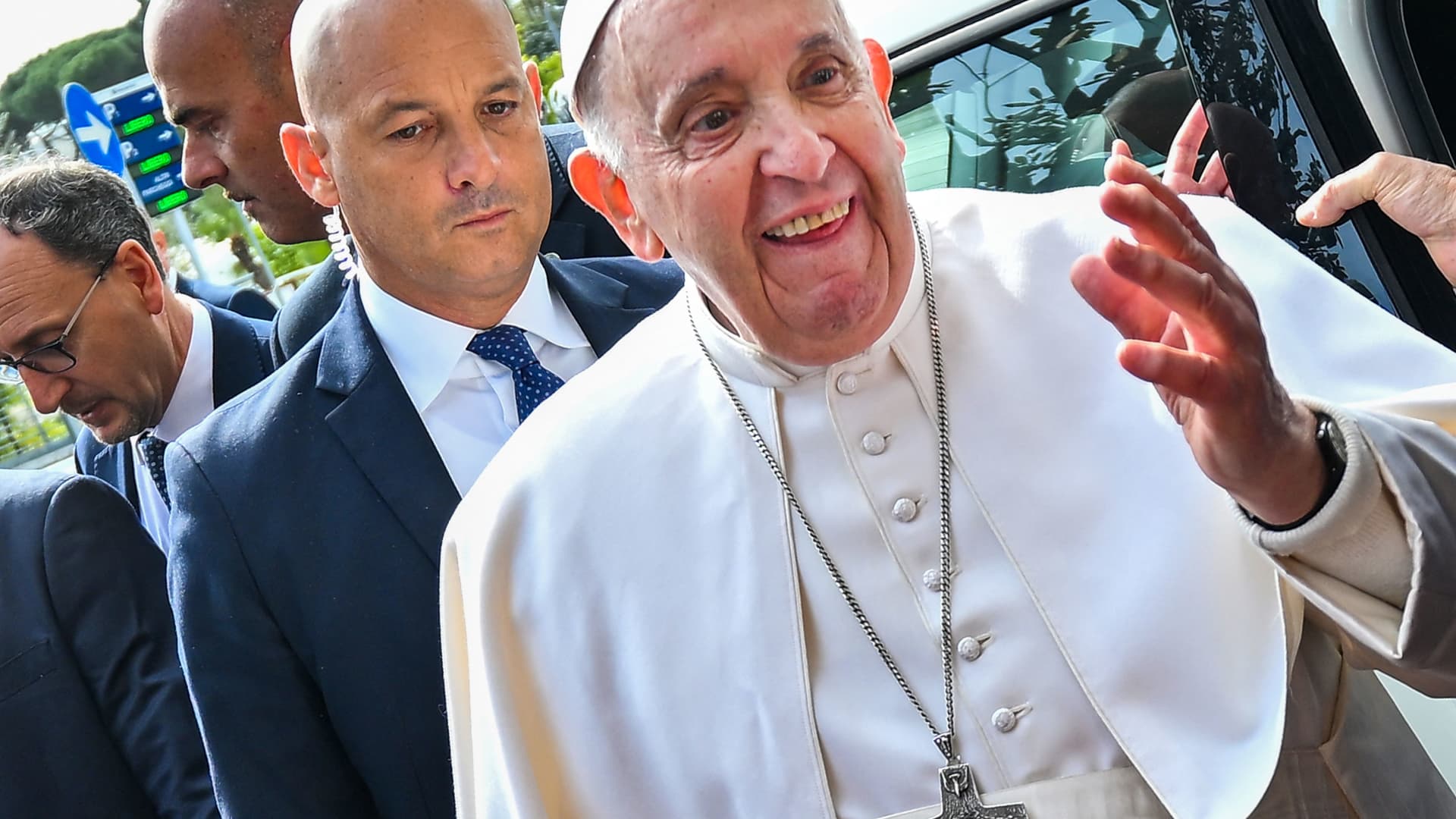 Pope Francis Dead At 88 Following Pneumonia Battle Pope Francis Dead At 88 Following Pneumonia Battle