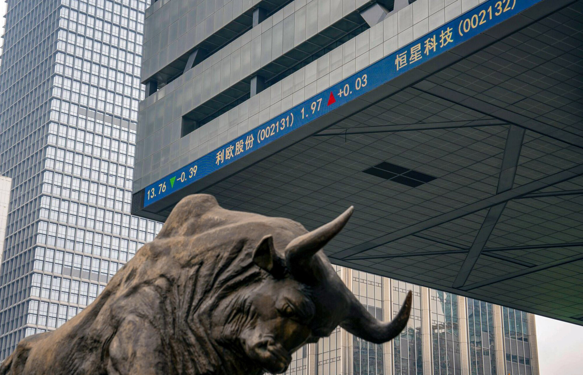 Post-Correction Rally: Chinese Stocks Climb Amidst US Trade Discussions And Economic Figures Post-Correction Rally: Chinese Stocks Climb Amidst US Trade Discussions And Economic Figures