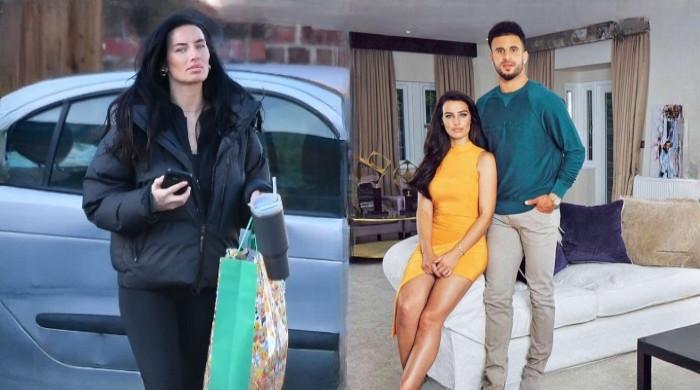 Post-Night Out: Annie Kilner Steps Out Without Wedding Ring Post-Night Out: Annie Kilner Steps Out Without Wedding Ring