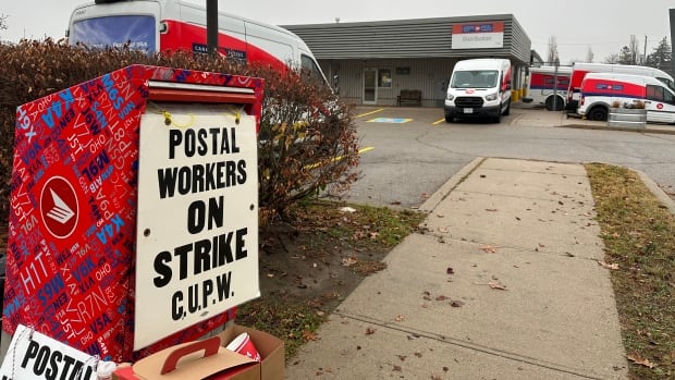 Potential Canada Post Strike: Assessing Customer Risk