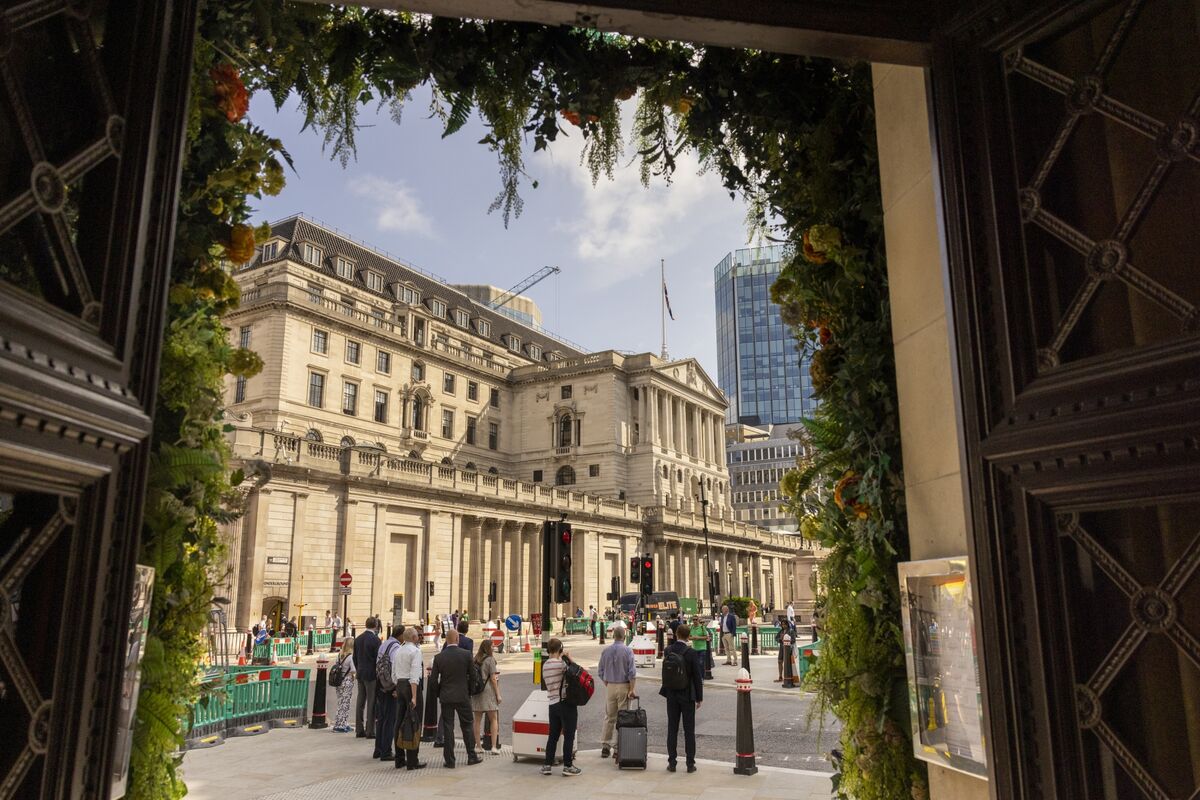 Pound Strengthens After UK Inflation Report, BOE Rate Cut Expectations Fade Pound Strengthens After UK Inflation Report, BOE Rate Cut Expectations Fade