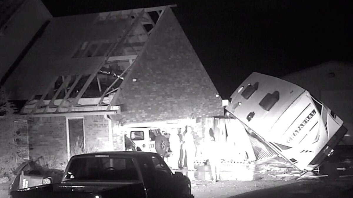 Powerful Tornadoes Cause 25 Deaths, Massive Destruction In Central US Powerful Tornadoes Cause 25 Deaths, Massive Destruction In Central US