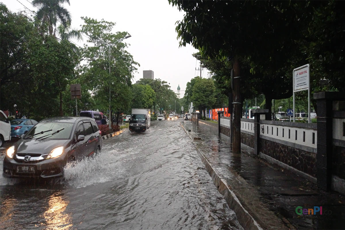 Prakiraan Cuaca Jawa Timur: Hujan Petir Dan Potensi Banjir 29 Maret 2024 Prakiraan Cuaca Jawa Timur: Hujan Petir Dan Potensi Banjir 29 Maret 2024