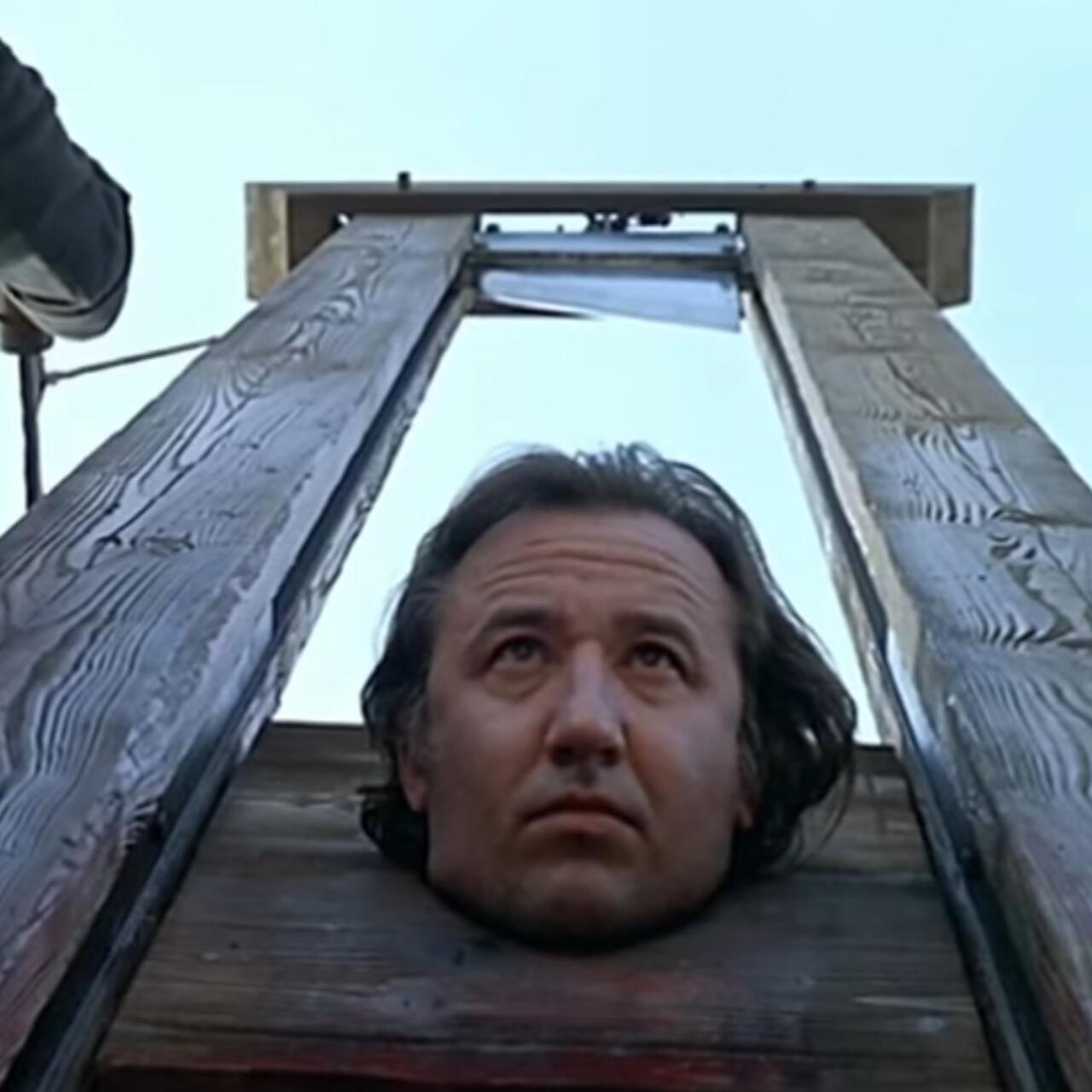 Prevenir La Estupidez: El Afilado De La Guillotina Prevenir La Estupidez: El Afilado De La Guillotina