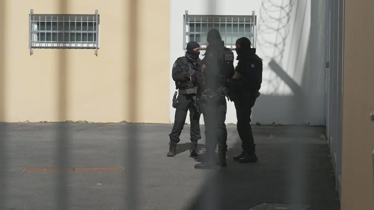 Prisons Sous Tension : La Visite Des Ministres En Isère Face Aux Critiques Prisons Sous Tension : La Visite Des Ministres En Isère Face Aux Critiques