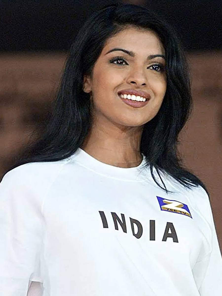 Priyanka Chopra's Botched Nose Surgery: How Her Father Reacted Priyanka Chopra's Botched Nose Surgery: How Her Father Reacted