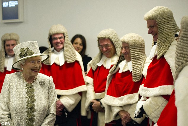 Queen Wen's Second Parisian Court Appearance Queen Wen's Second Parisian Court Appearance