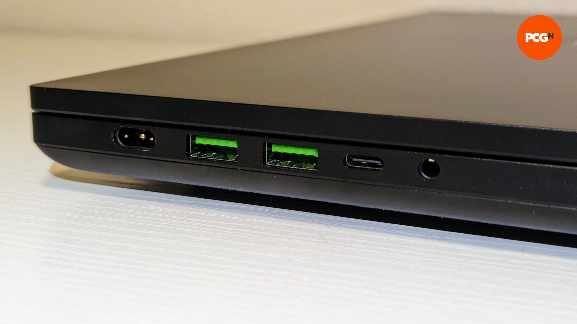 Razer Blade 16 (2025): Ultra-Thin, Ultra-Powerful, Ultra-Expensive? A Deep Dive Review Razer Blade 16 (2025): Ultra-Thin, Ultra-Powerful, Ultra-Expensive? A Deep Dive Review