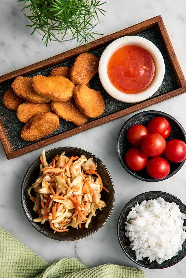 Recept: Kycklingnuggets – Majsflingor & Asiatisk Kålsallad Recept: Kycklingnuggets – Majsflingor & Asiatisk Kålsallad