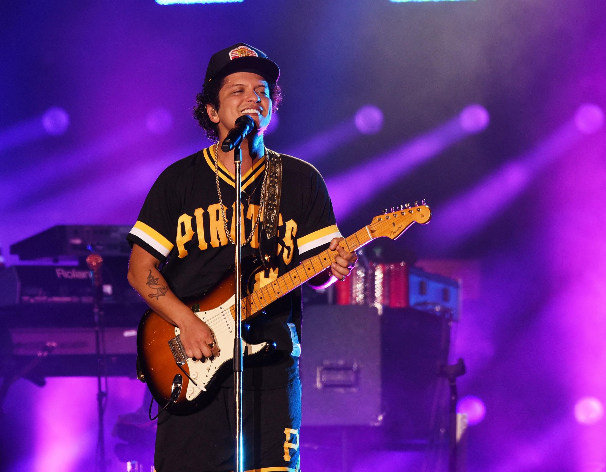 Rechtszaak Miley Cyrus: Voortzetting Plagiaat Beschuldigingen Bruno Mars Hit Rechtszaak Miley Cyrus: Voortzetting Plagiaat Beschuldigingen Bruno Mars Hit