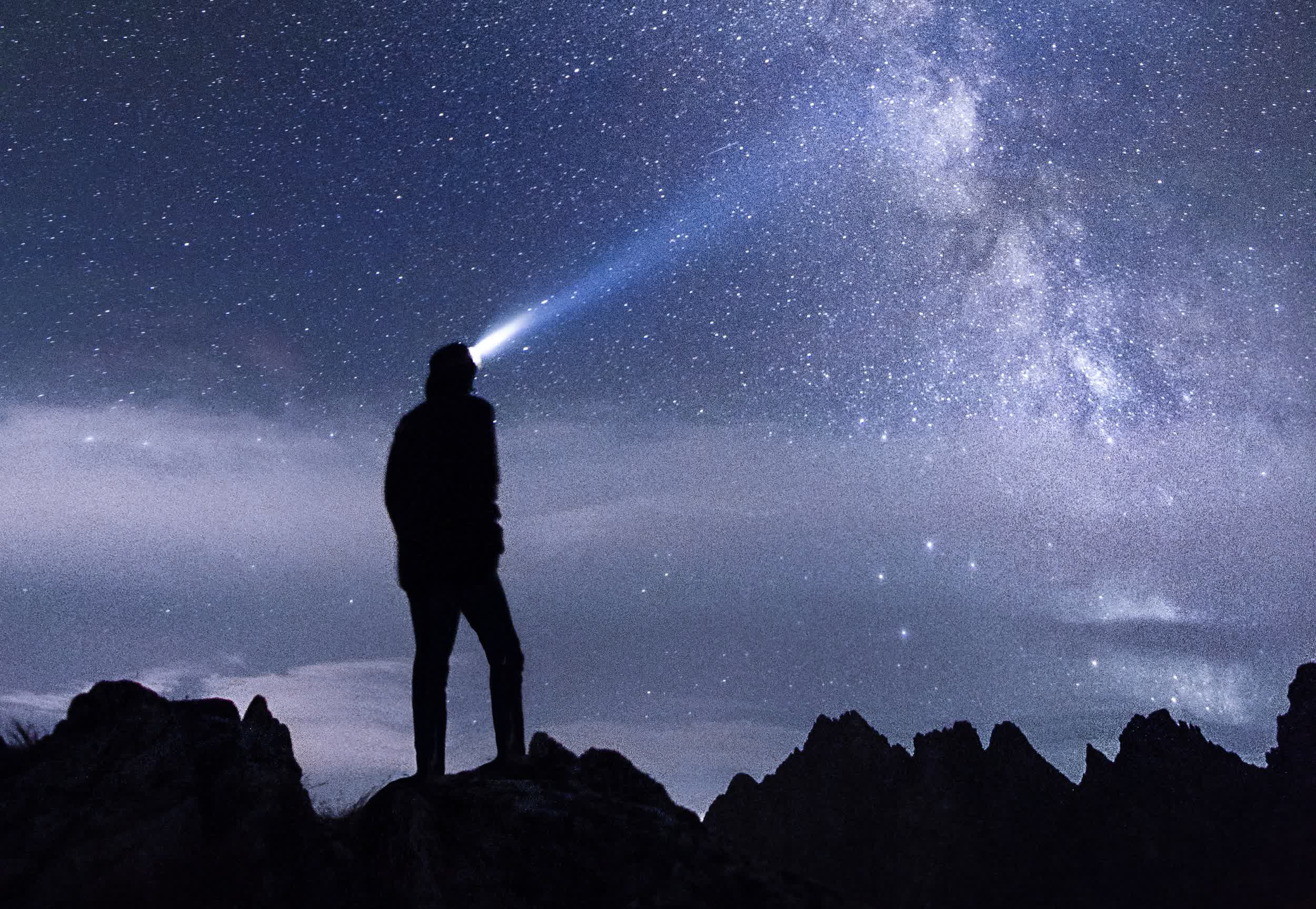 Red Light Flashes In France: Unidentified Aerial Phenomena Explained Red Light Flashes In France: Unidentified Aerial Phenomena Explained