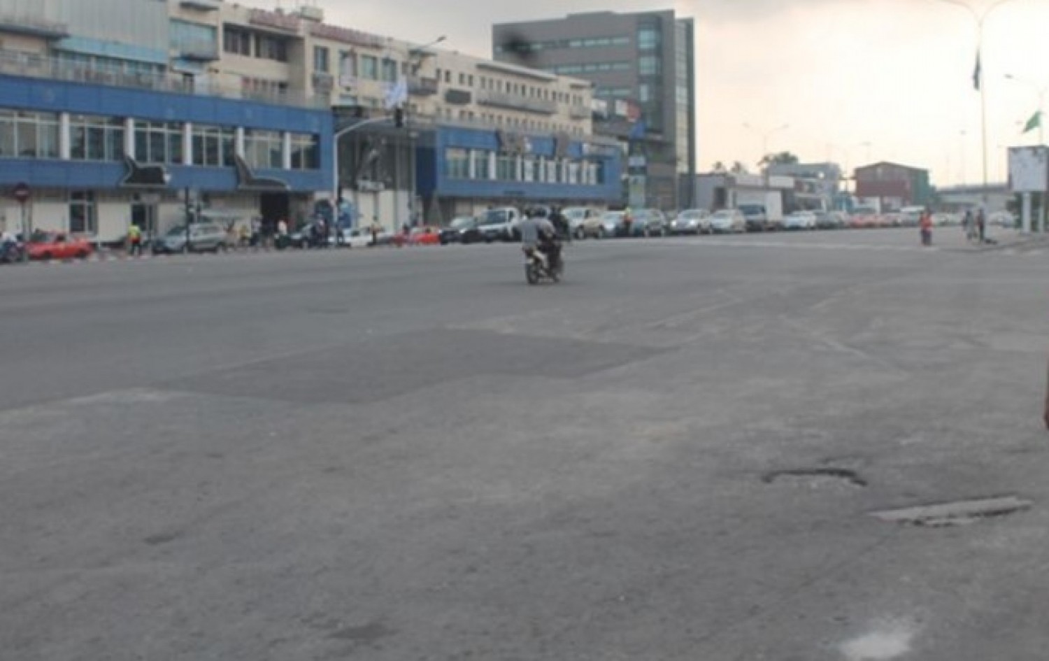 Restrictions De Circulation Sur Le Boulevard FHB (ex VGE) : Deux Et Trois Roues Concernés À Partir Du 15 Avril Restrictions De Circulation Sur Le Boulevard FHB (ex VGE) : Deux Et Trois Roues Concernés À Partir Du 15 Avril