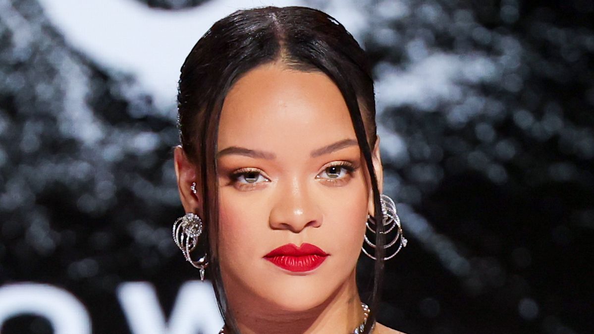 Rihanna Debuts Engagement Ring, Showcases Style In Cherry Red Heels Rihanna Debuts Engagement Ring, Showcases Style In Cherry Red Heels