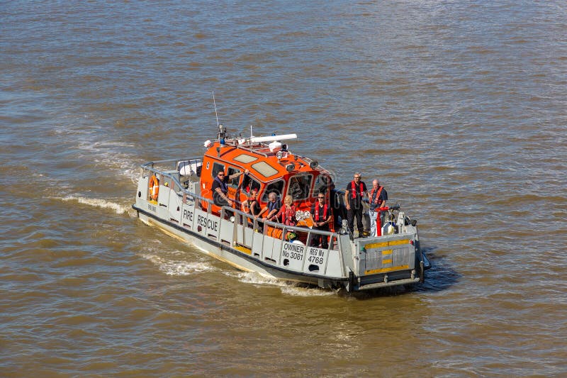 River Thames Rescue: Police Search For Missing Child, 11 River Thames Rescue: Police Search For Missing Child, 11