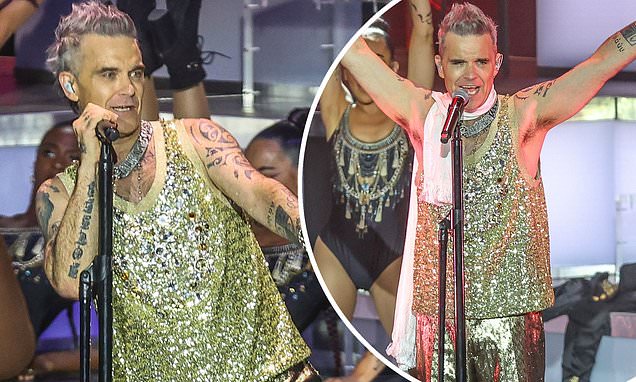 Robbie Williams' Malaga Concert: Cruise Ship Christening Spectacle Robbie Williams' Malaga Concert: Cruise Ship Christening Spectacle