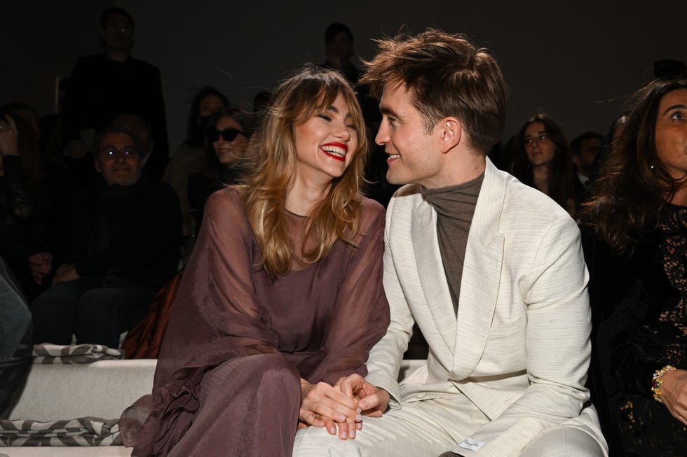 Robert Pattinson And Suki Waterhouse Hand-in-Hand: Fueling Robert Pattinson And Suki Waterhouse Hand-in-Hand: Fueling