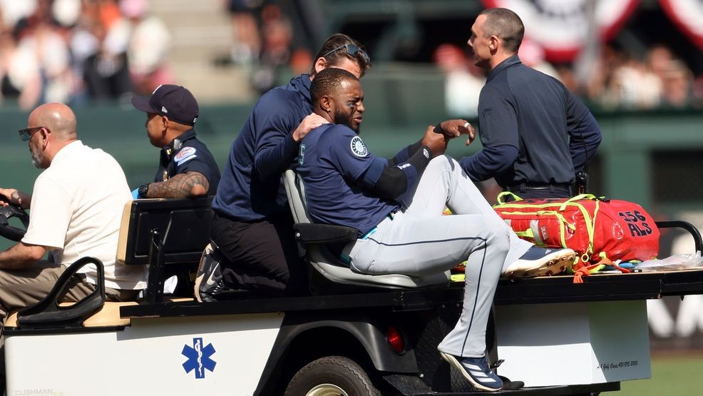 Robles Carted Off Following Diving Catch: Nationals Lose To Giants Robles Carted Off Following Diving Catch: Nationals Lose To Giants