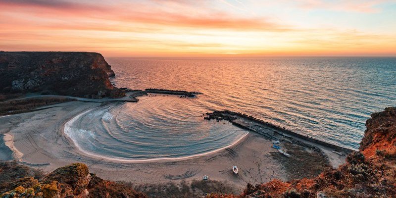 Russia's Black Sea Coast: 62-Mile Beach Closure Due To Oil Spill