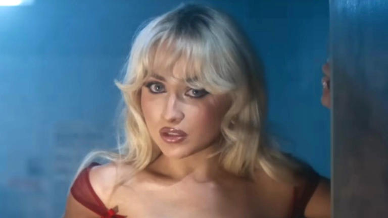 Sabrina Carpenter's Unexpected SNL Collaboration: A Fun Size Delight Sabrina Carpenter's Unexpected SNL Collaboration: A Fun Size Delight