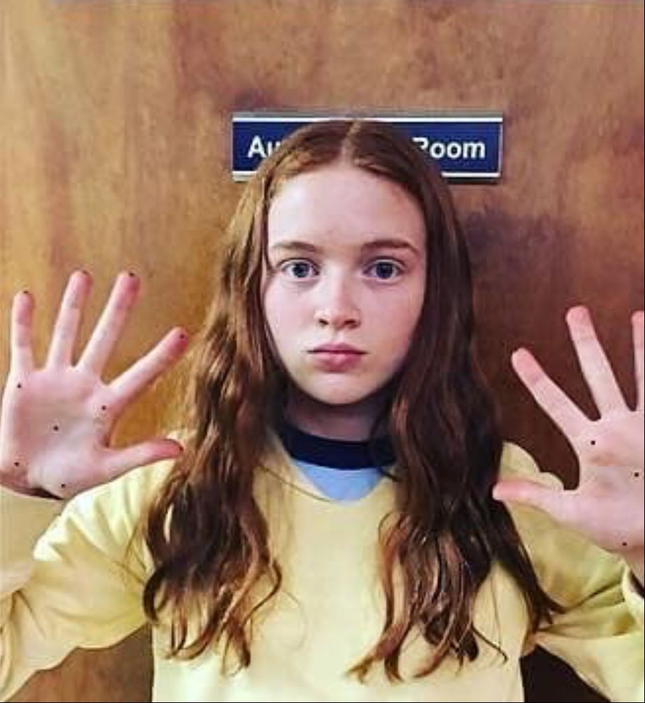 Sadie Sink & Mia Farrow: Behind-the-Scenes Broadway Photo 5162787 Sadie Sink & Mia Farrow: Behind-the-Scenes Broadway Photo 5162787