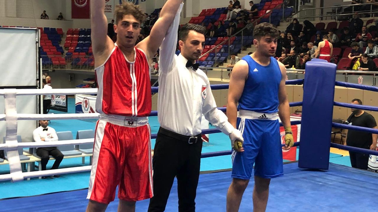 Samsun'da Hamdi Yıldırım Kadınlar Boks Şampiyonası: Yarışmalar Devam Ediyor